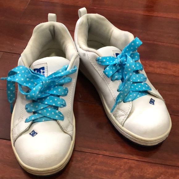 dc sneakers white